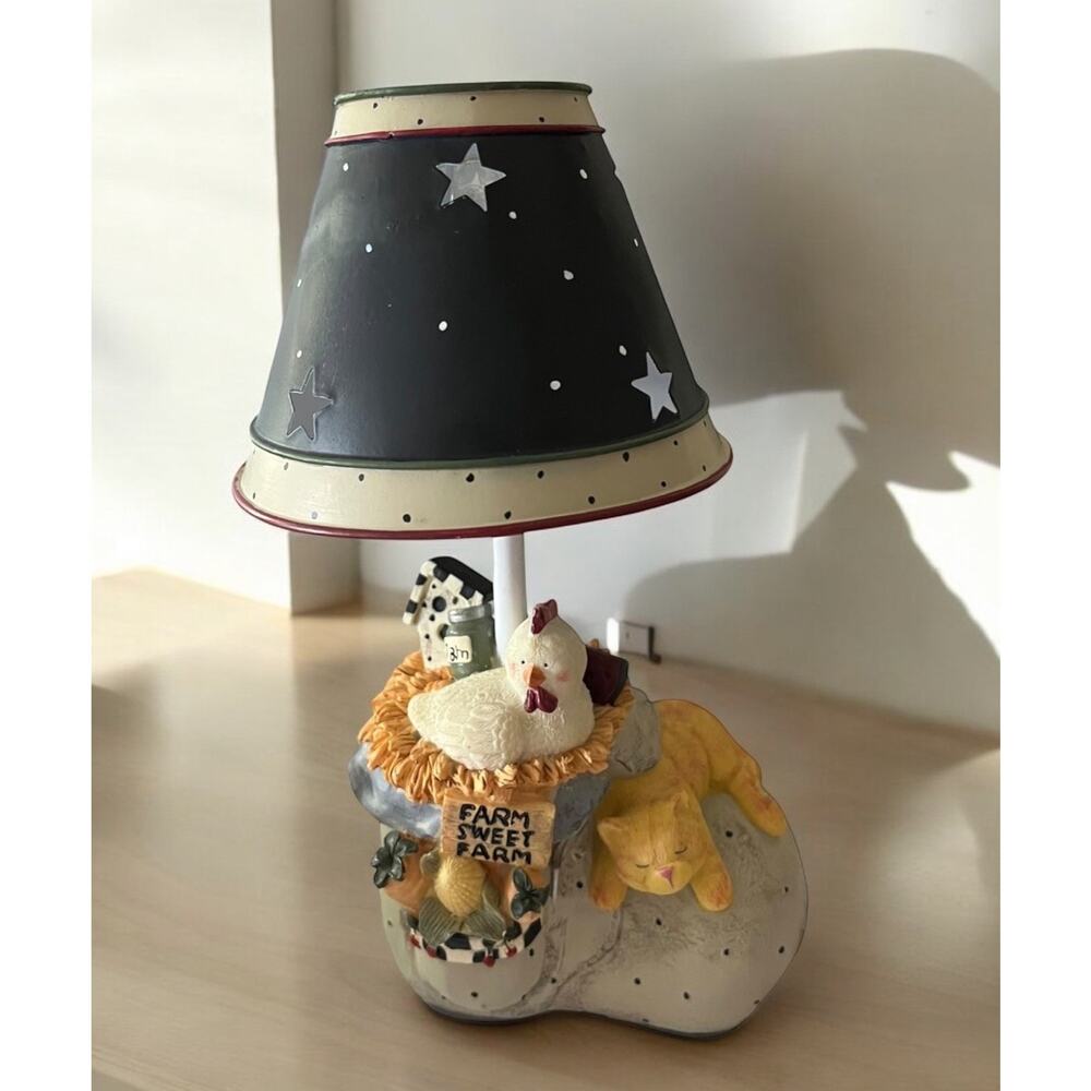 NEW “Farm Sweet Farm’” Small Table Lamp Chicken Cat Metal Shade 10” 1993-44